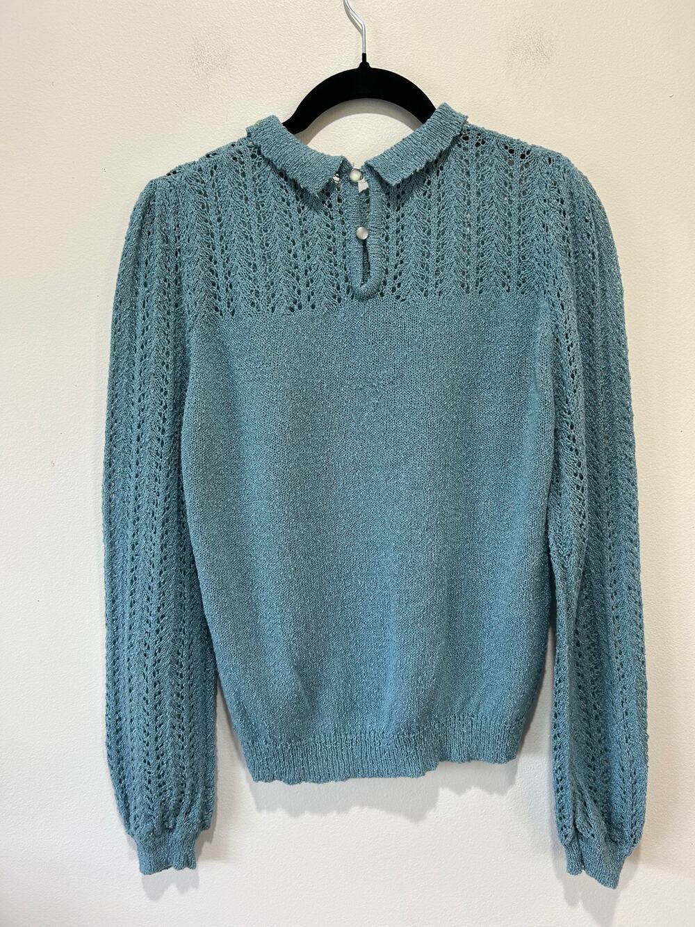 Knit Makers vintage sweater blue womens L (looks smaller?) embroidered collar